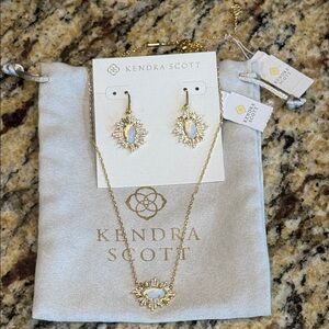 Kendra Scott Grayson Gold Earrings and Necklace set NWT